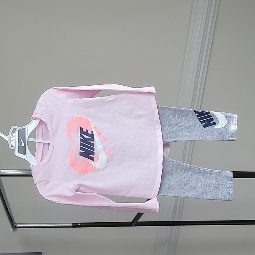 ✔️Nike 2T Pink, Gray, Navy & White Pant Set🧡